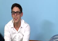 Gay nerd occhialuta prima volta porno